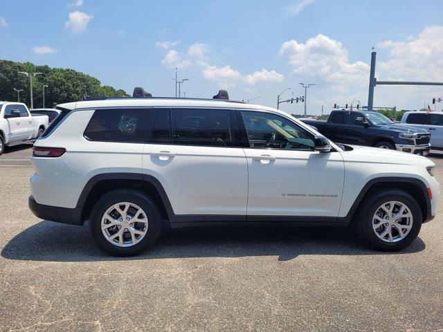 Photo of 2022 Bright White Clearcoat Jeep Grand Cherokee L