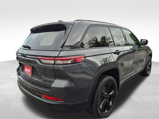 Photo of 2023 Metallic Jeep Grand Cherokee