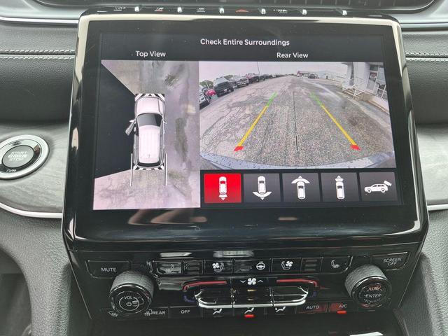 Photo of 2023 Metallic Jeep Grand Cherokee