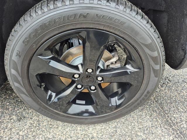 Photo of 2023 Metallic Jeep Grand Cherokee