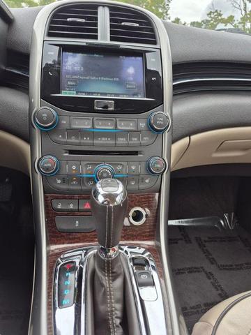 Photo of 2013 White Diamond Clearcoat Chevrolet Malibu