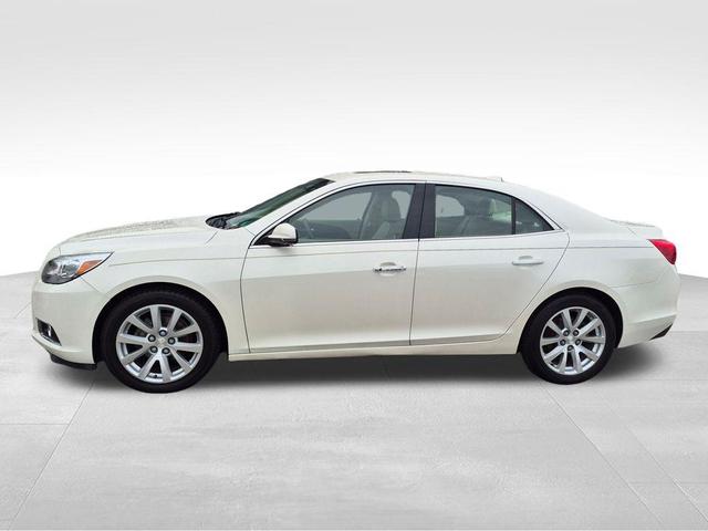 Photo of 2013 White Diamond Clearcoat Chevrolet Malibu
