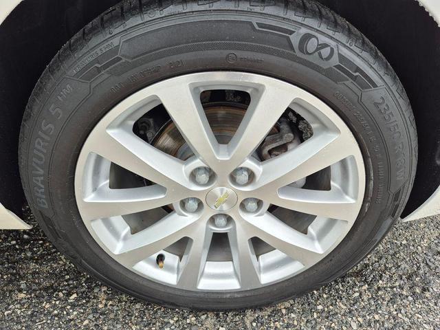 Photo of 2013 White Diamond Clearcoat Chevrolet Malibu