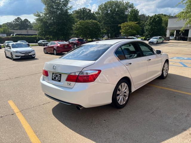Photo of 2015 White Orchid Pearl Honda Accord