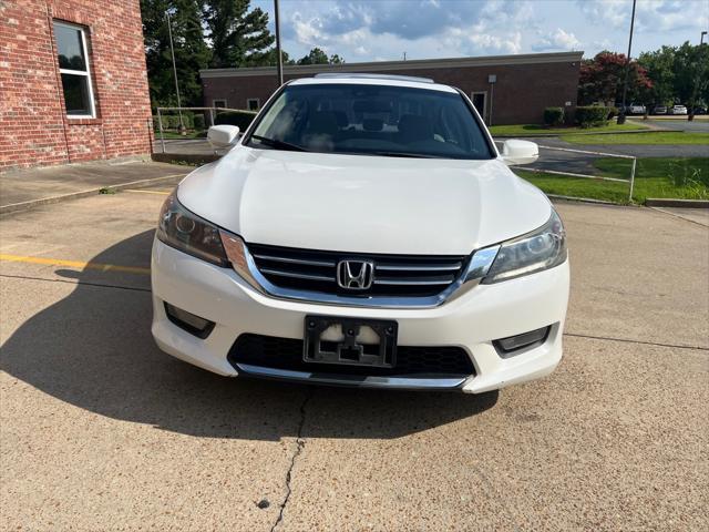 Photo of 2015 White Orchid Pearl Honda Accord