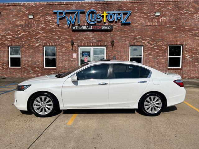 Photo of 2015 White Orchid Pearl Honda Accord