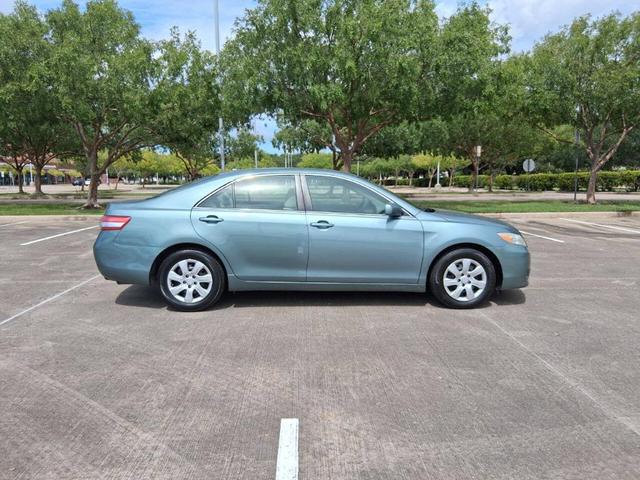 Photo of 2011 Green Toyota Camry