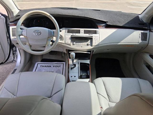 Photo of 2009 Silver Toyota Avalon