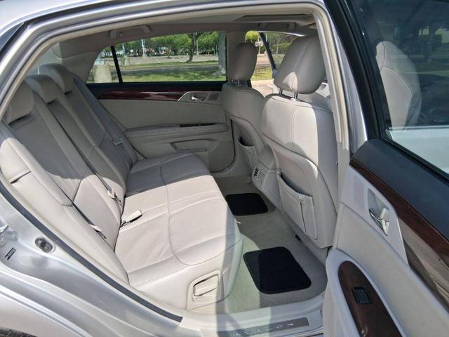 Photo of 2009 Silver Toyota Avalon