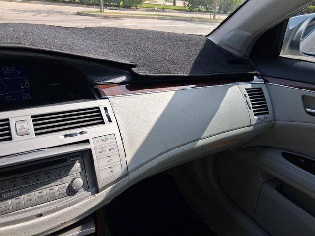Photo of 2009 Silver Toyota Avalon
