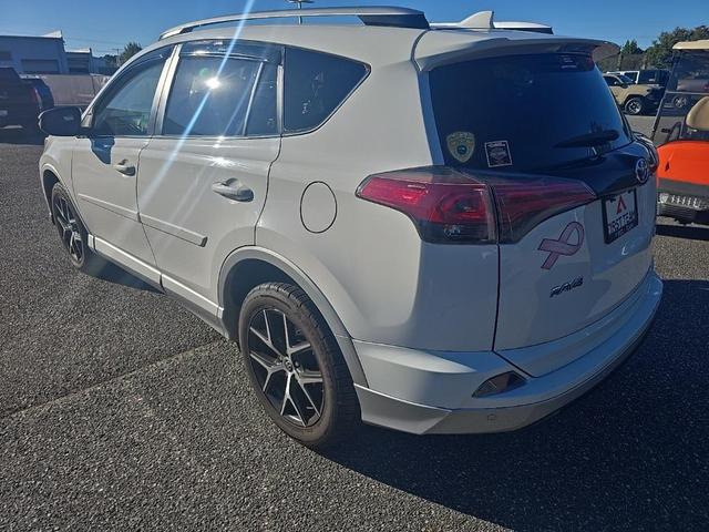 Photo of 2016 Super White Toyota RAV4