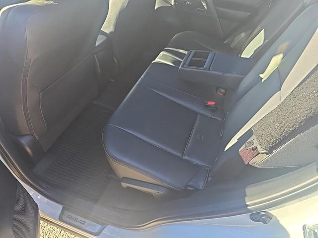 Photo of 2016 Super White Toyota RAV4