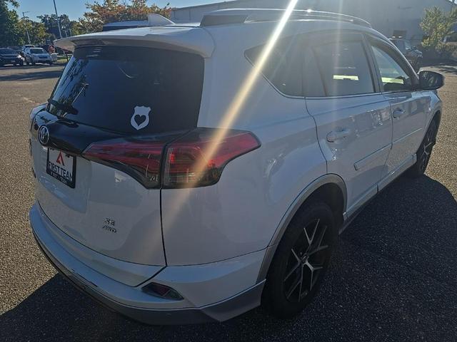 Photo of 2016 Super White Toyota RAV4