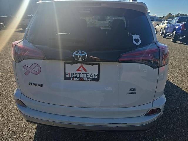 Photo of 2016 Super White Toyota RAV4