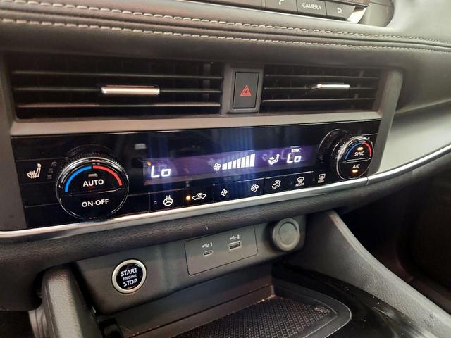 Photo of 2023 Black Nissan Rogue