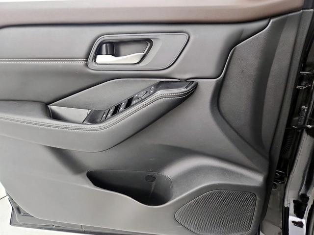 Photo of 2023 Black Nissan Rogue