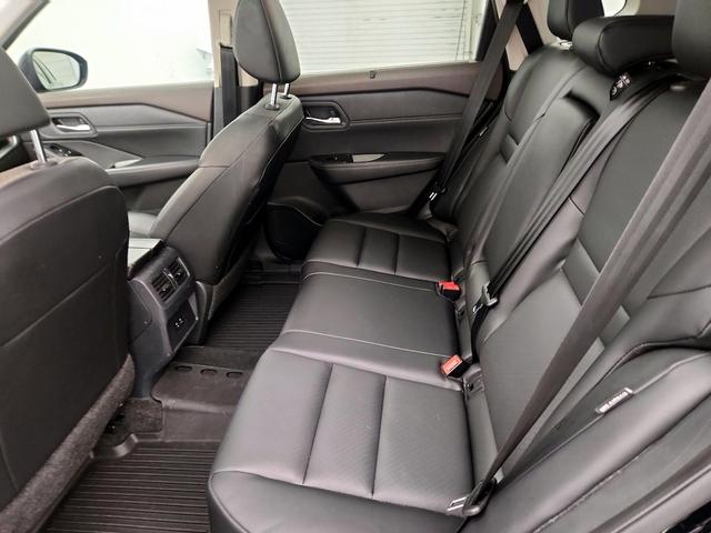 Photo of 2023 Black Nissan Rogue