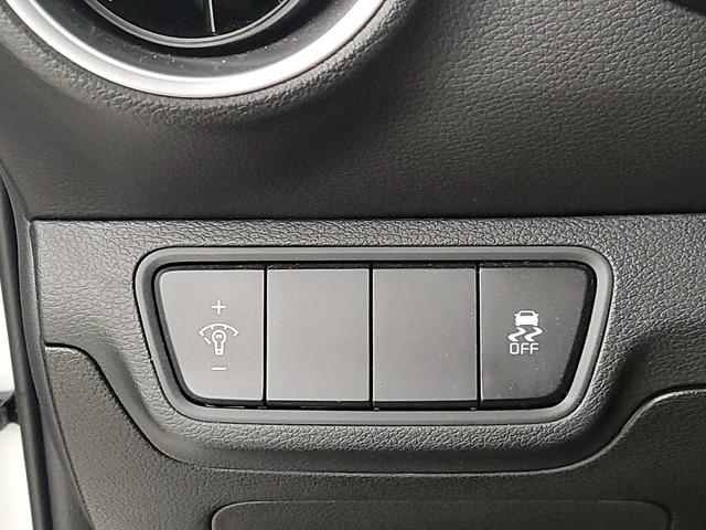 Photo of 2023 White Kia Forte