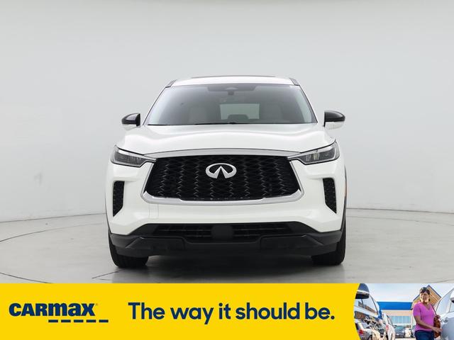 Photo of 2024 White INFINITI QX60