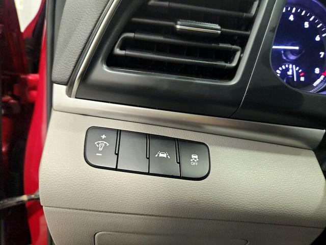 Photo of 2020 Red Hyundai ELANTRA