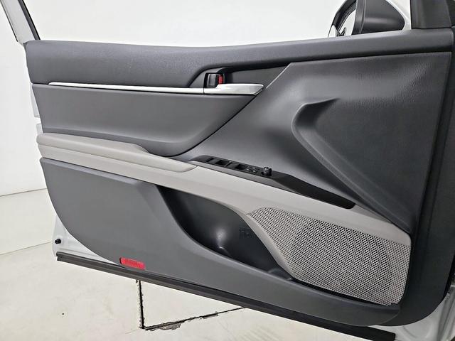 Photo of 2023 White Toyota Camry