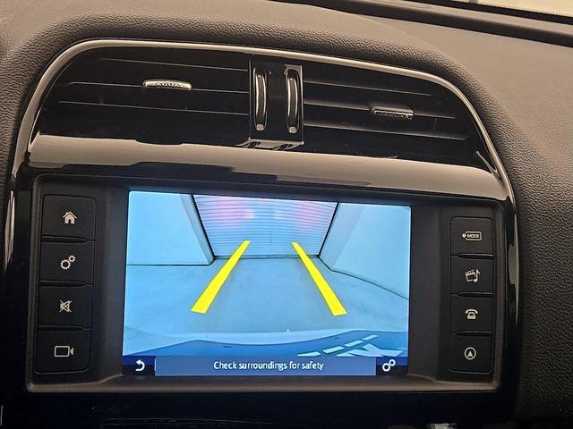 Photo of 2017 White Jaguar F-PACE