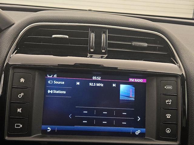 Photo of 2017 White Jaguar F-PACE
