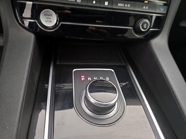 Photo of 2017 White Jaguar F-PACE