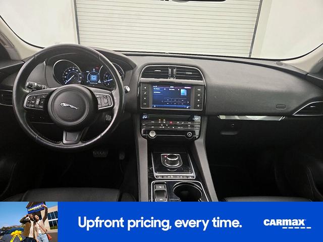 Photo of 2017 White Jaguar F-PACE