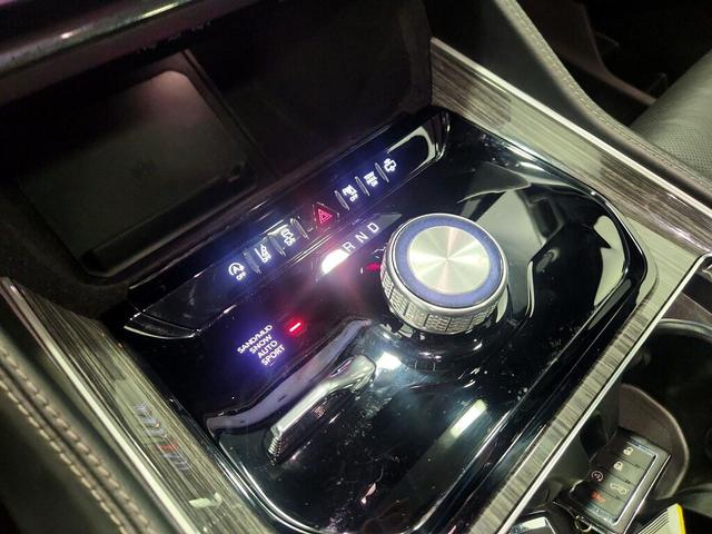 Photo of 2022 White Jeep Wagoneer
