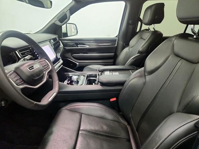 Photo of 2022 White Jeep Wagoneer