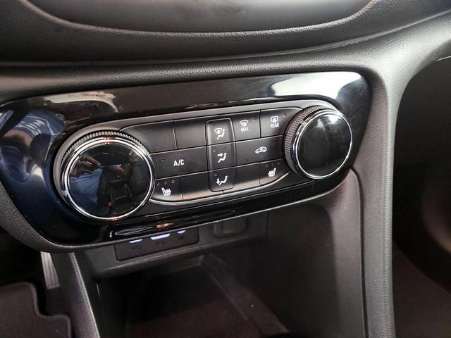 Photo of 2023 White Buick Encore GX