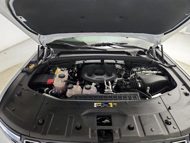 Photo of 2023 White Jeep Grand Cherokee 4xe