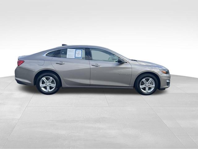 Photo of 2023 Mineral Gray Metallic Chevrolet Malibu