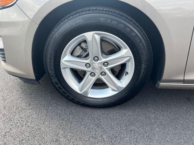 Photo of 2023 Mineral Gray Metallic Chevrolet Malibu