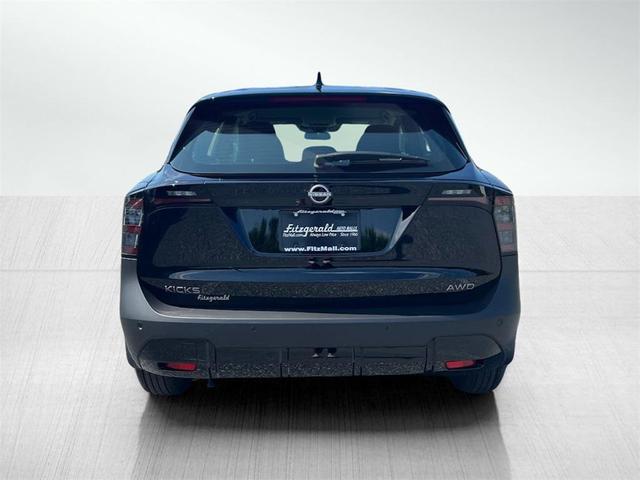 Photo of 2025 Super Black Nissan Kicks