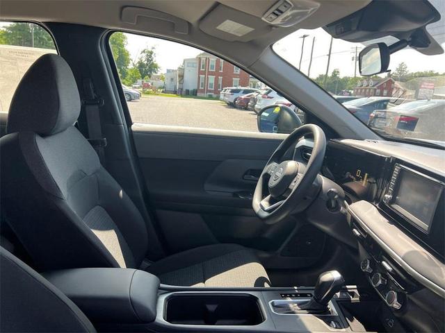 Photo of 2025 Super Black Nissan Kicks