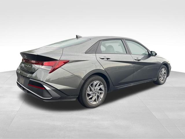Photo of 2024 Amazon Gray Hyundai ELANTRA