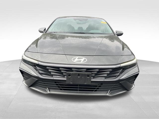 Photo of 2024 Amazon Gray Hyundai ELANTRA