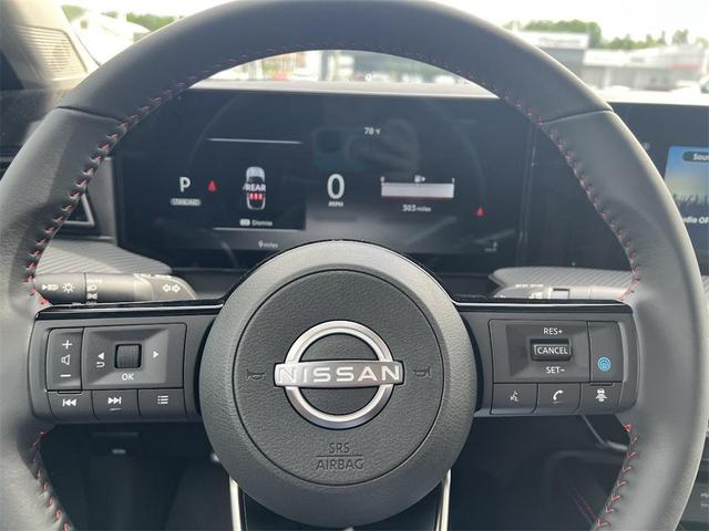 Photo of 2025 Super Black Nissan Kicks