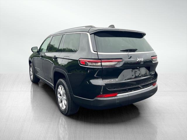 Photo of 2022 Diamond Black Crystal Pearlcoat Jeep Grand Cherokee L