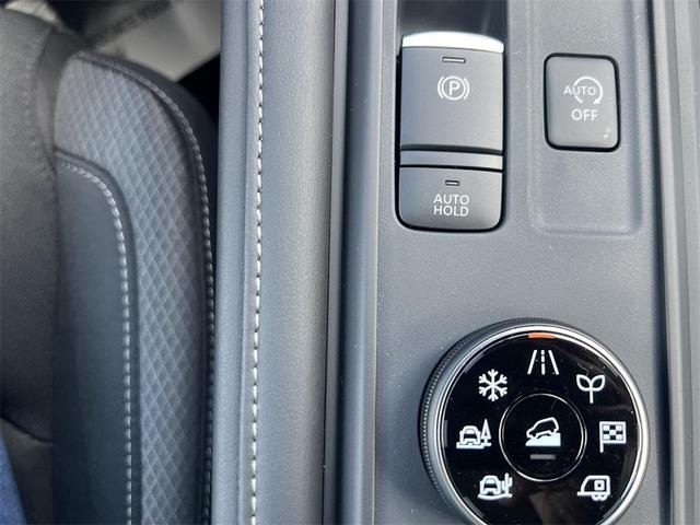 Photo of 2025 Super Black Nissan Pathfinder