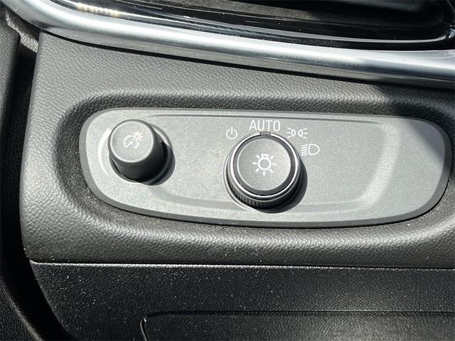 Photo of 2018 Iridescent Pearl Tricoat Chevrolet Volt