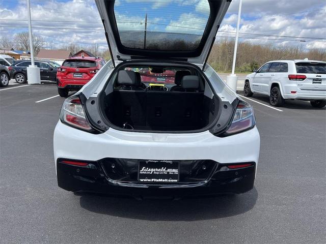 Photo of 2018 Iridescent Pearl Tricoat Chevrolet Volt