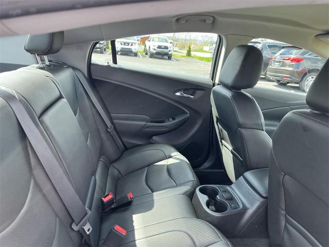 Photo of 2018 Iridescent Pearl Tricoat Chevrolet Volt