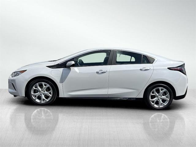 Photo of 2018 Iridescent Pearl Tricoat Chevrolet Volt