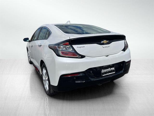 Photo of 2018 Iridescent Pearl Tricoat Chevrolet Volt