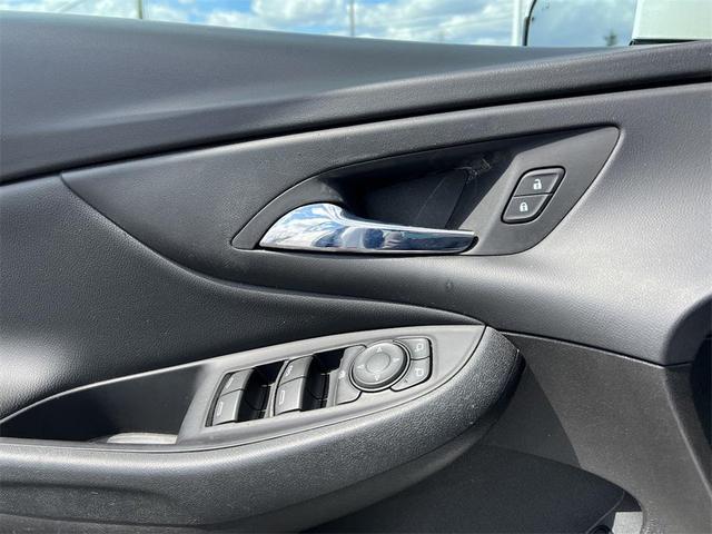 Photo of 2018 Iridescent Pearl Tricoat Chevrolet Volt