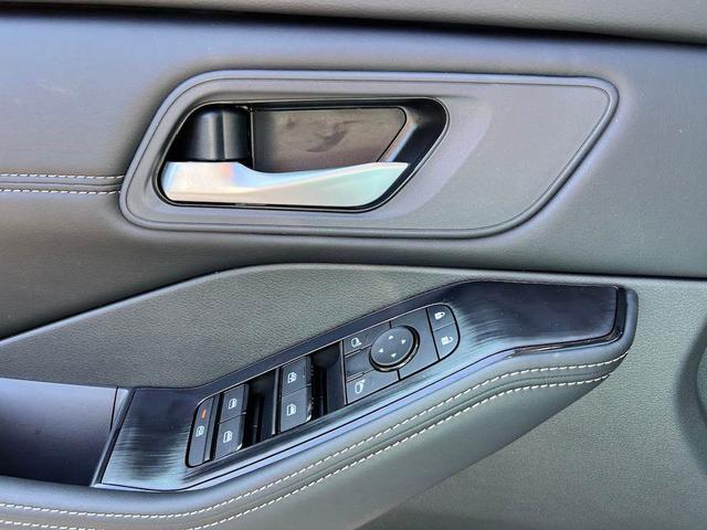 Photo of 2026 Gun Metallic Nissan Rogue