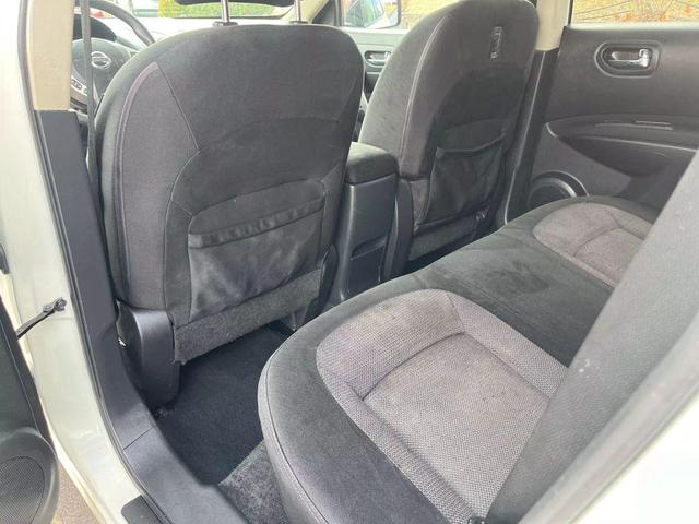 Photo of 2010 White Nissan Rogue